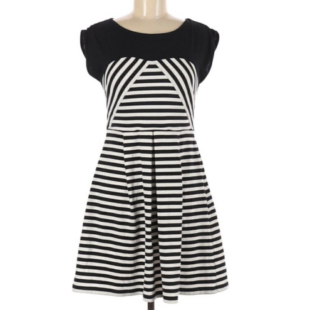 Olsenboye Sz 9‎ Black and White Short Sleeve Dress